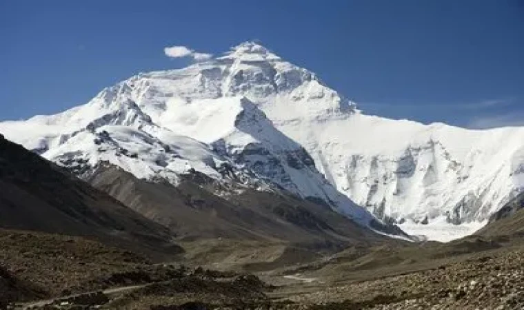 Dünyanın en yüksek dağı (Everest – Asya – 8.848 m.)