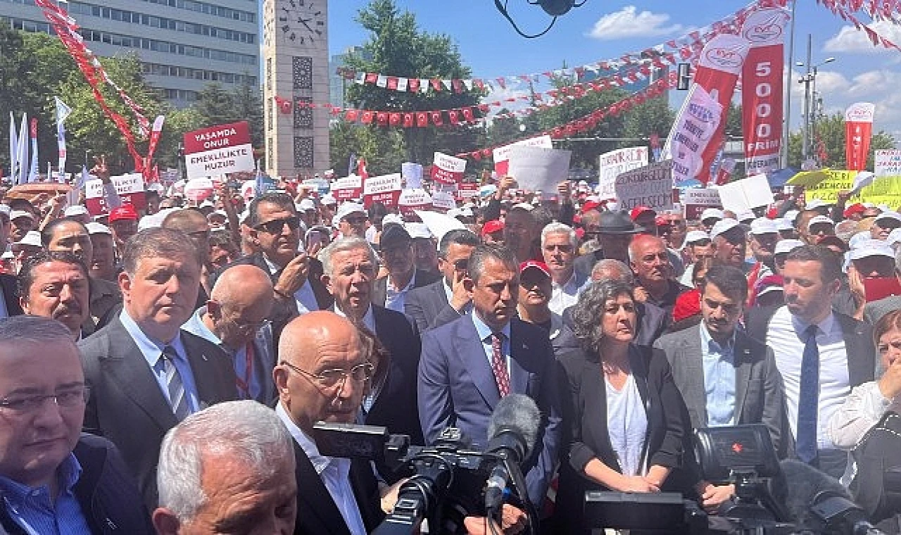 Başkan Tugay CHP’nin &apos;Büyük Emekli Mitingi’ne katıldı