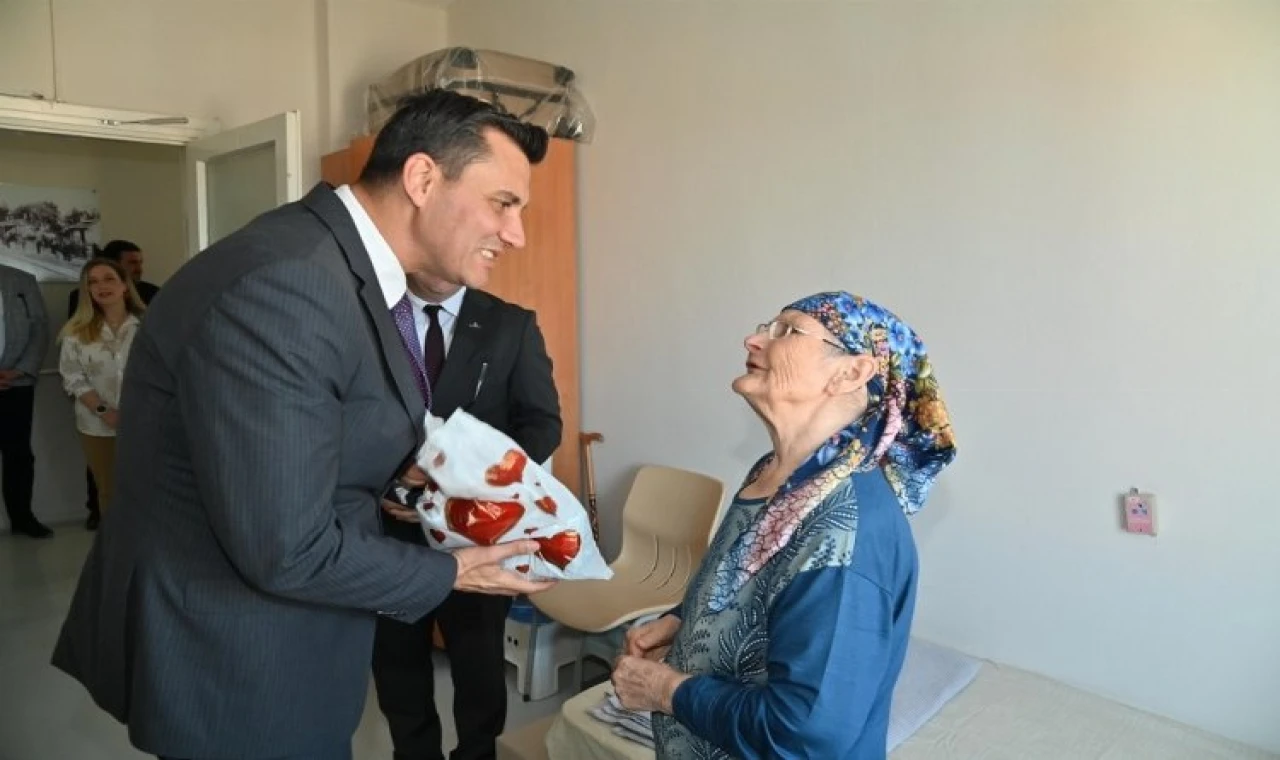 Huzurevi sakinlerinden Başkan Zeyrek’e teşekkür