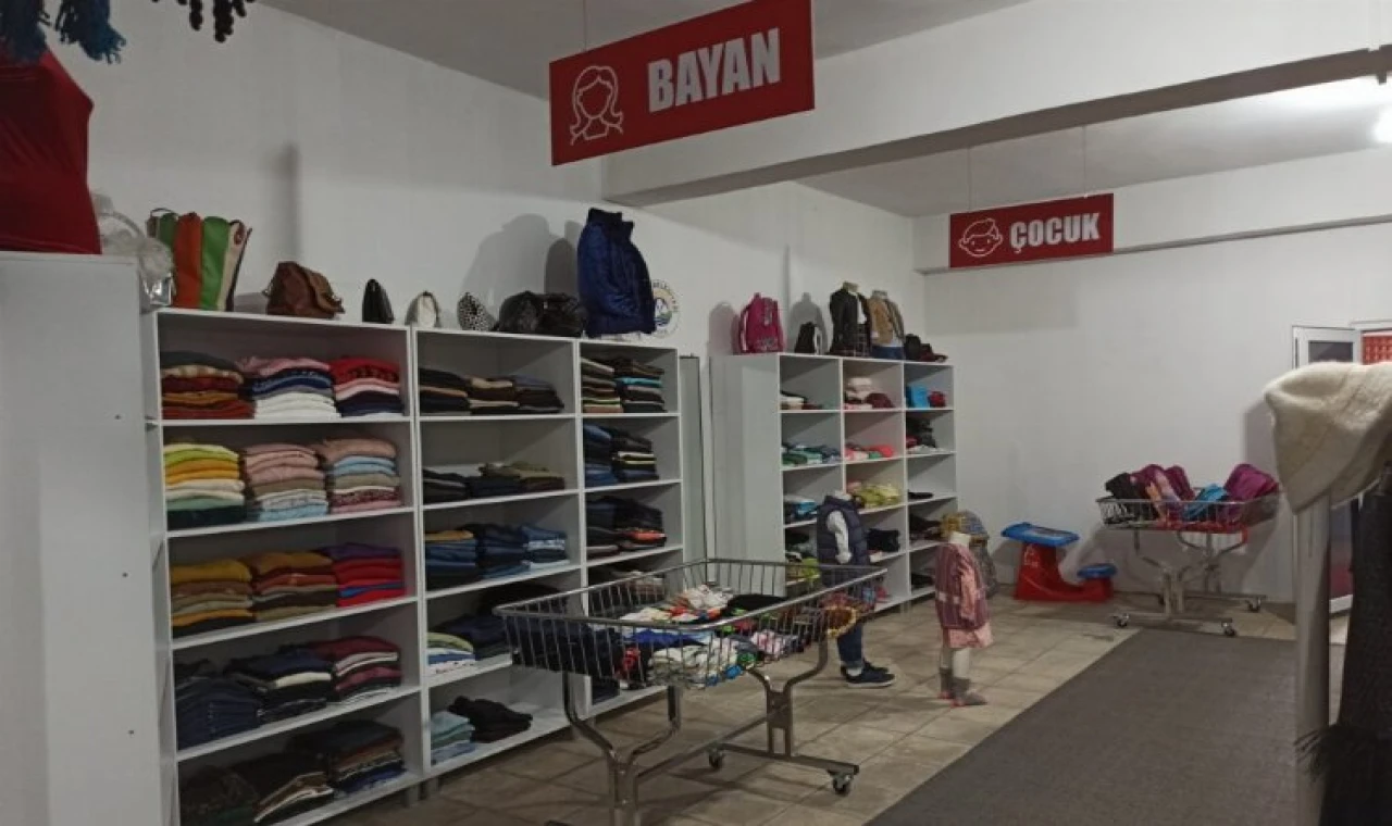 Keşan’da paylaşım mağazası hayırseverlerin desteği ile büyüyor