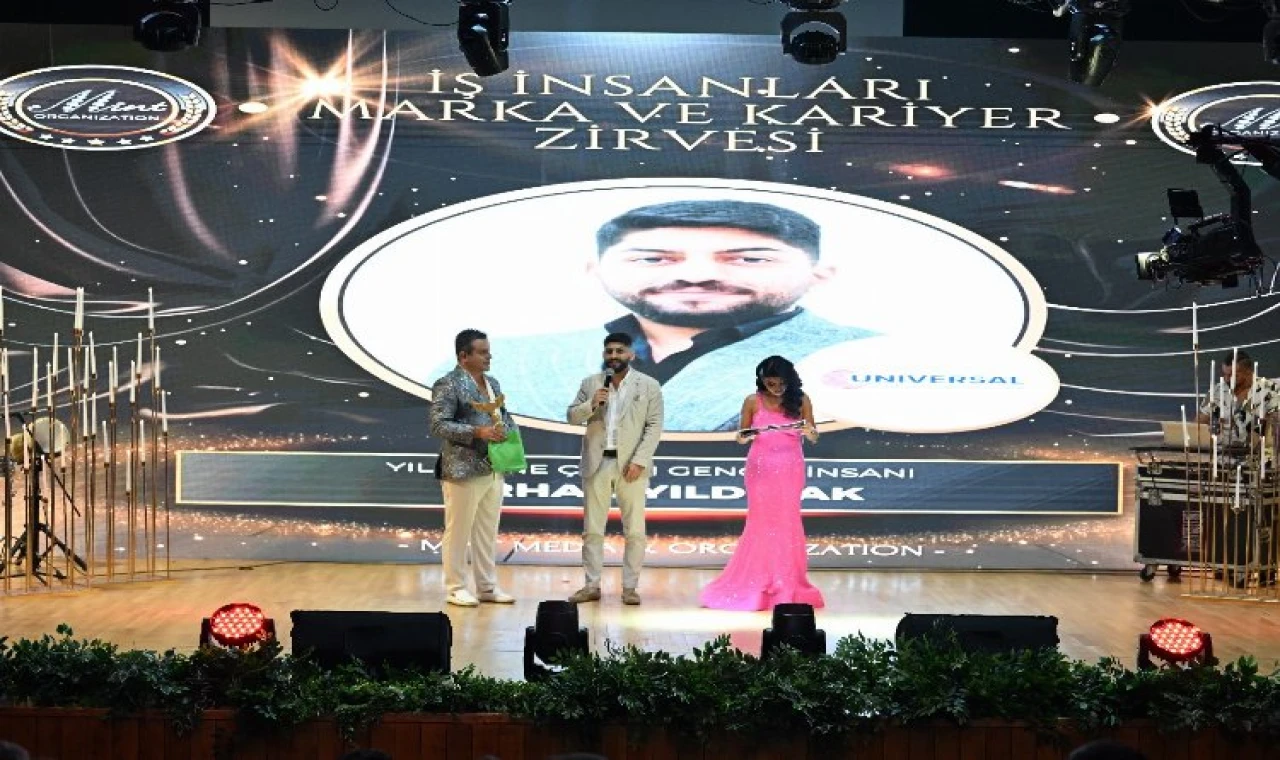 Erhan Yıldırak ”Yılın Öne Çıkan Genç İş İnsanı ” ödülünü aldı