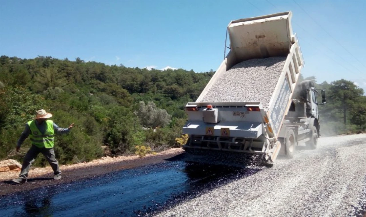 Muğla’da 9 ilçede 137 km yol çalışması