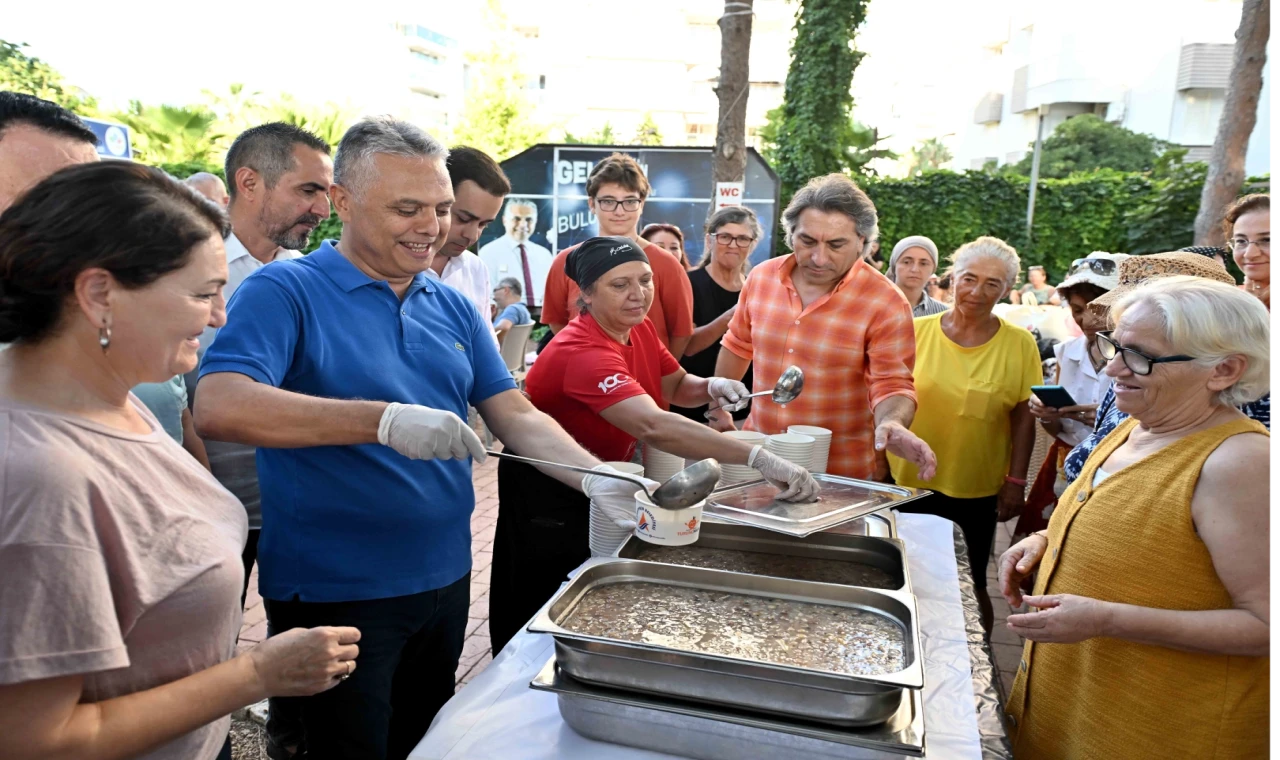 Antalya Muratpaşa’da aşure ikramı