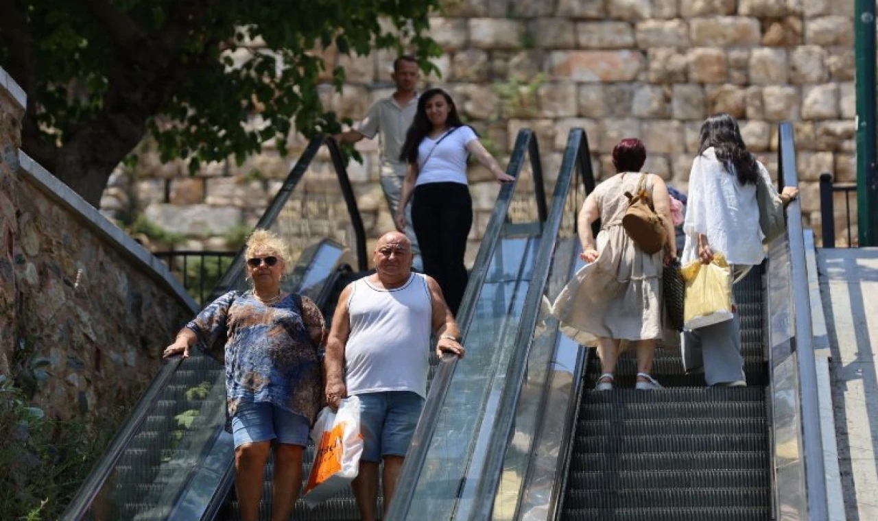 Bursa Balibey Han’da yürüyen merdivenler yeniden faal