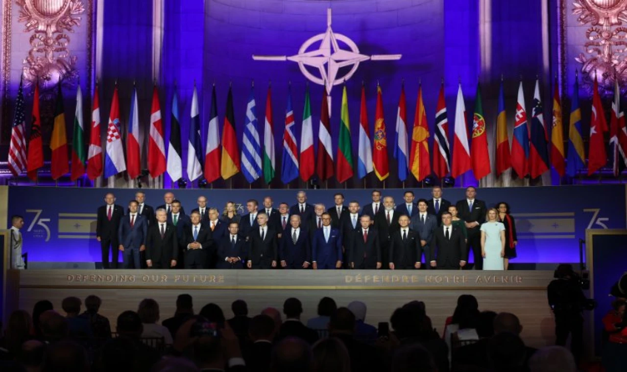 Cumhurbaşkanı Erdoğan’dan NATO zirvesinde aile fotoğrafı