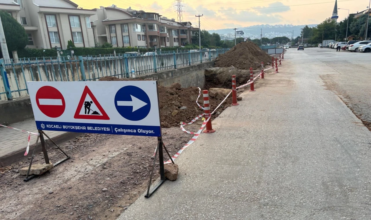 Kocaeli’de Akarca deresi üzerine yaya köprüsü hazırlığı