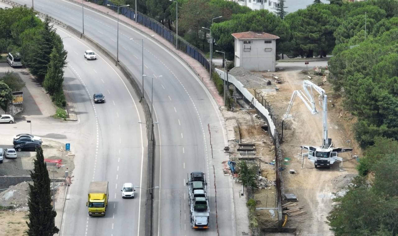 Kocaeli’de Sezai Karakoç üst geçidinde yoğun tempo