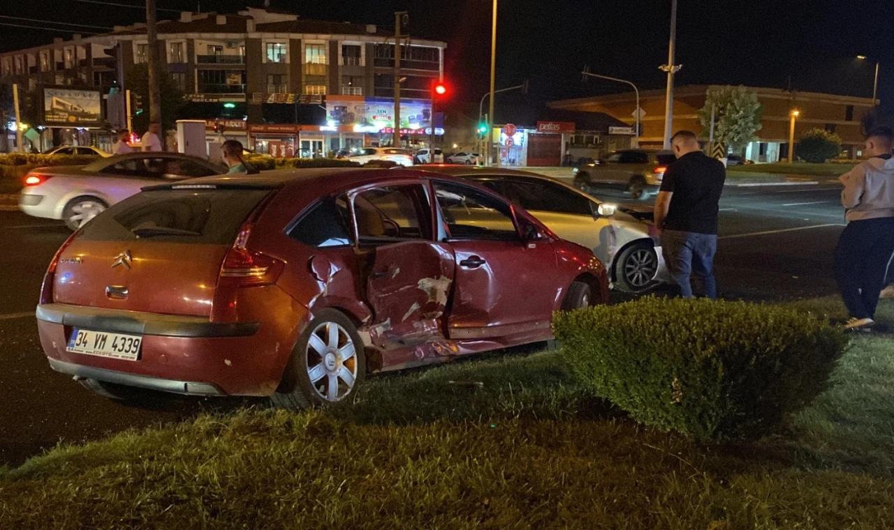 Düzce’de kırmızı ışık ihlali: 3 yaralı!