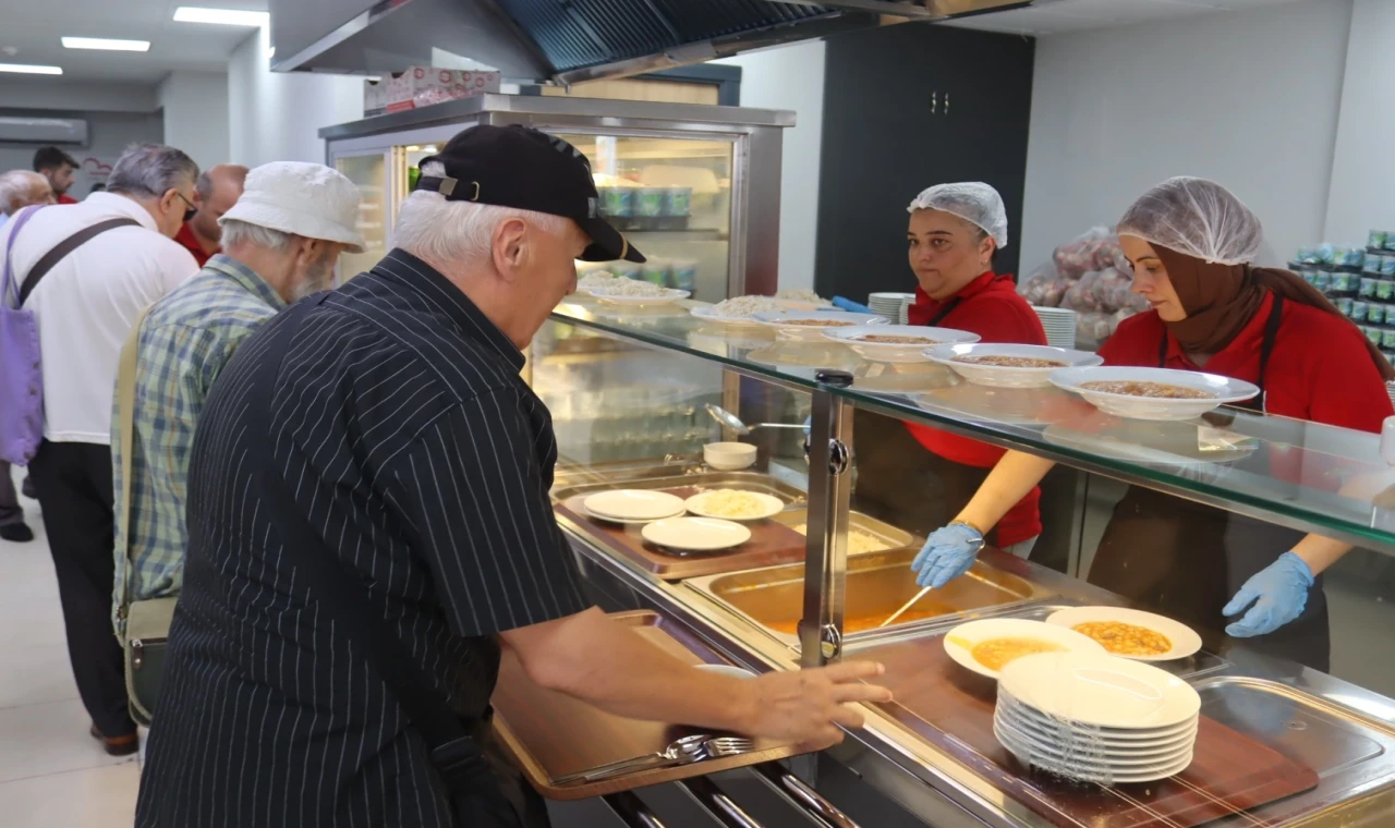 İzmit’te ’Paşa Kent Lokantası’ büyük beğeni topladı
