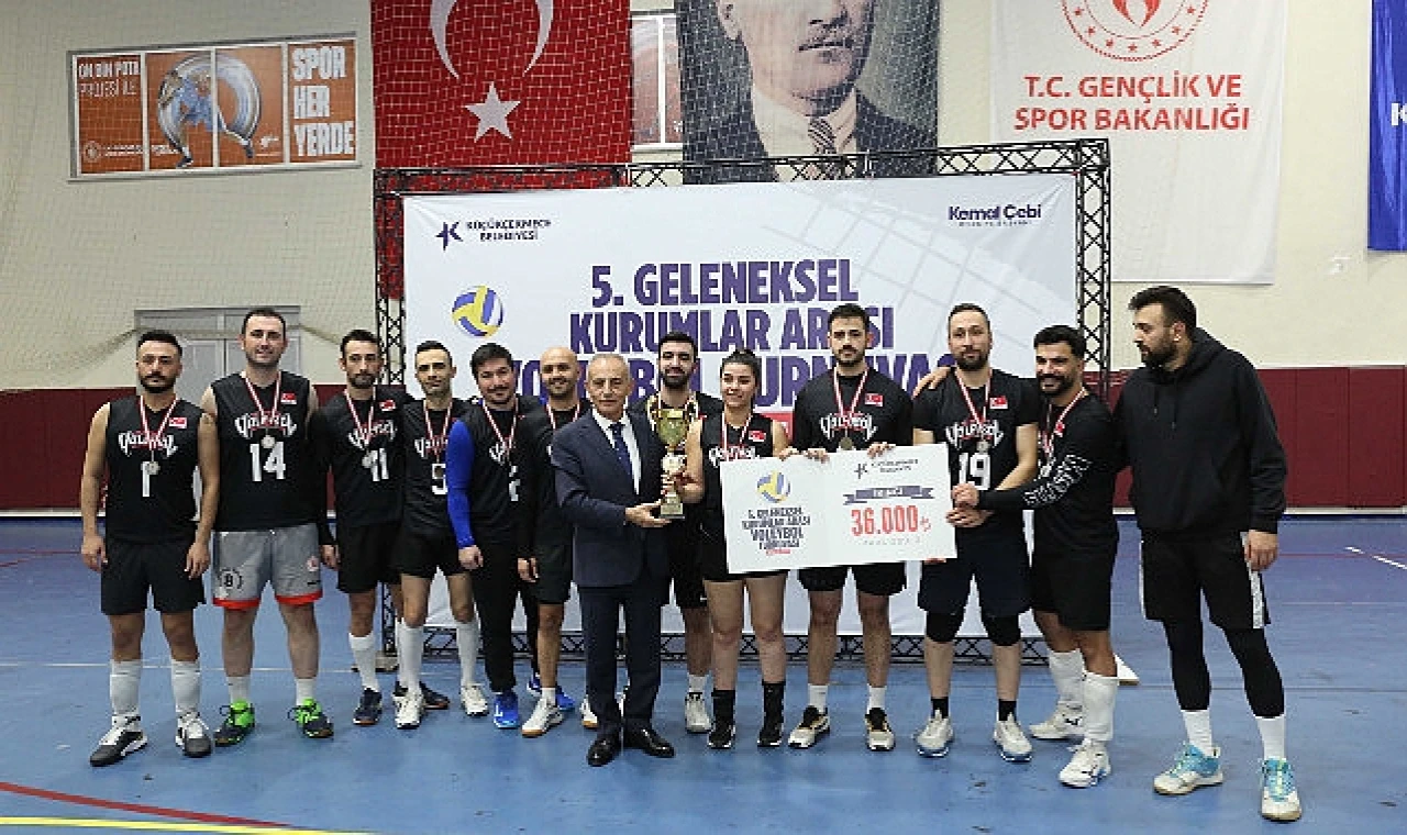 Kurumlararası Voleybol Turnuvası’nda Şampiyon Küçükçekmece İtfaiye