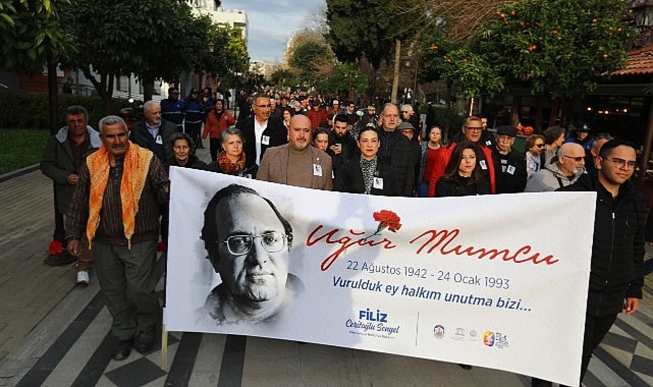 Araştırmacı Gazeteci Yazar Uğur Mumcu, hain bir suikast sonucu katledilişinin 32. yılında Efes Selçuk’ta anıldı.