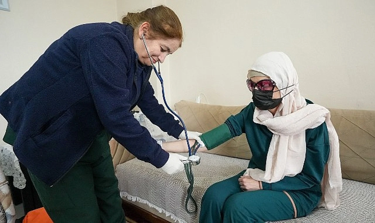 Evde Bakım Ekibi, 2024 yılında 6 bin 167 kez tedavi hizmeti verildi.