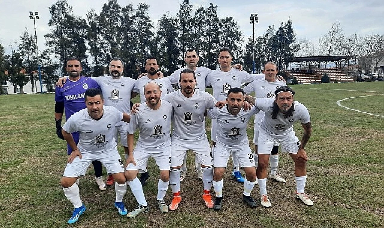 Foça için galibiyetin liderlik anlamını taşıdığı maç 4-4’lük beraberlıkle tamamlandı.    