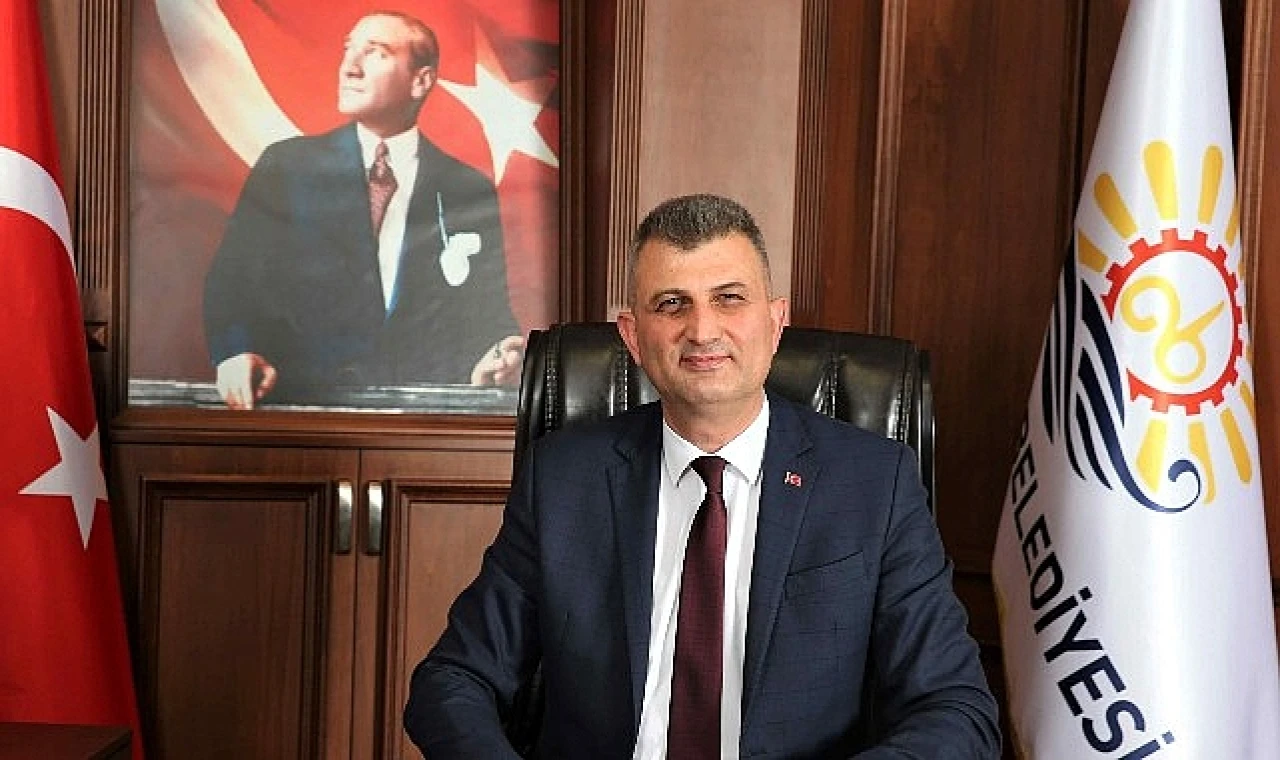 Gölcük Belediye Başkanı Ali Yıldırım Sezer, yayınladığı mesaj ile 16 Ocak Basın Onur Günü’nü kutladı.