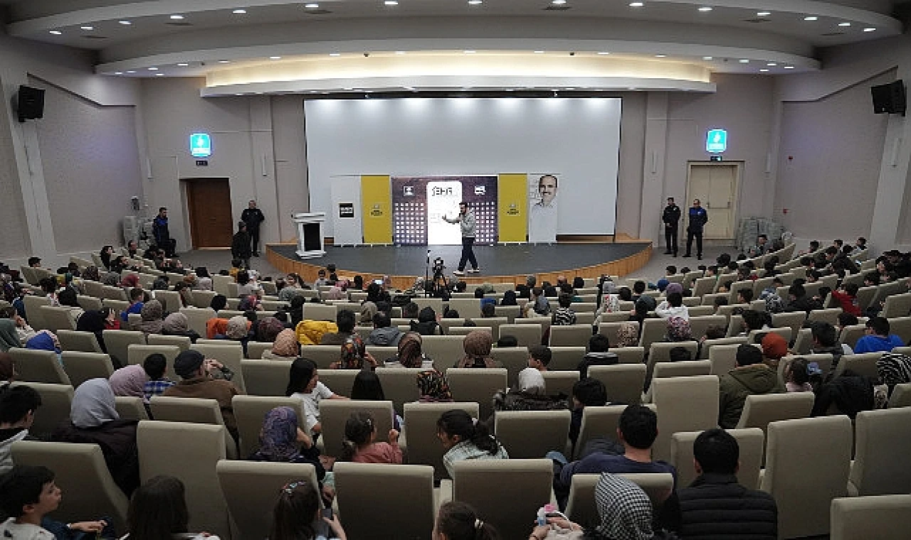 İlçe Şehir Konferansları Bu Yıl da Dolu Dolu