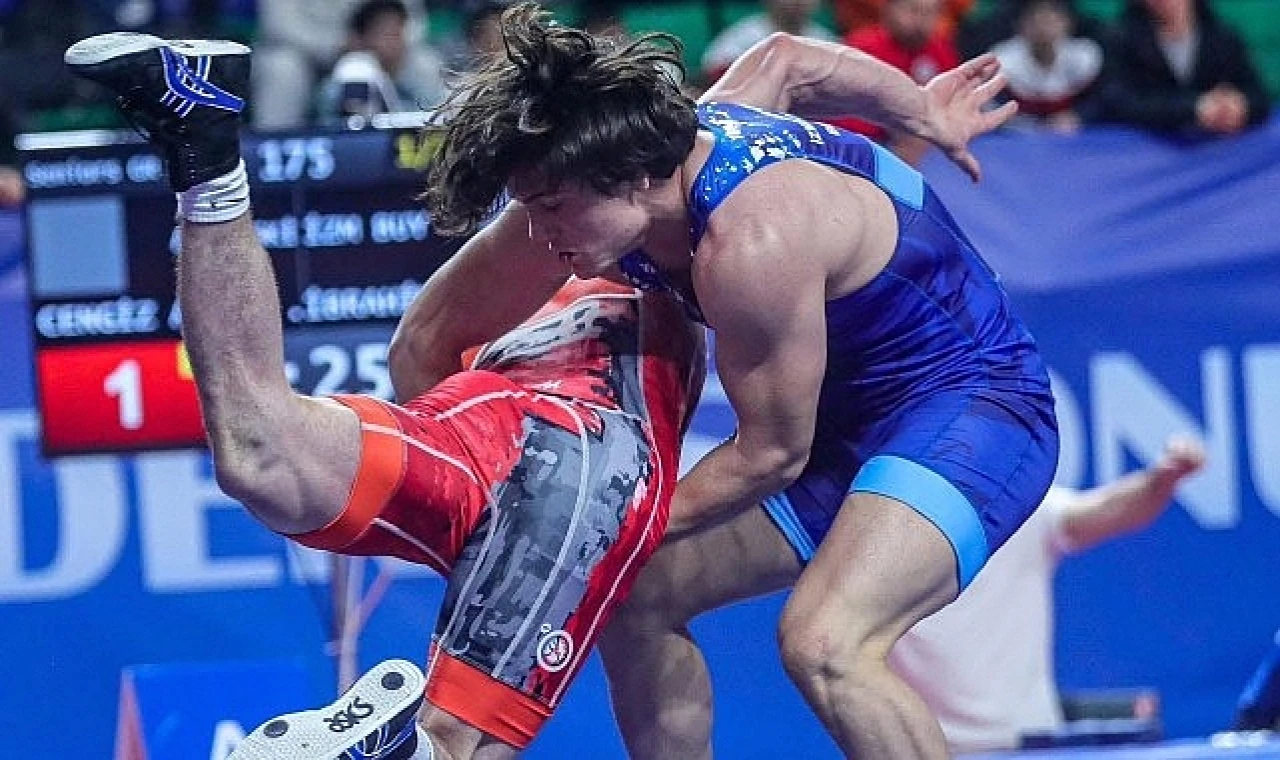 İzmir ekibi 7’si 23 yaş altı olmak üzere toplam 15 sporcusuyla katıldığı turnuvada 10 sıkletin 3’ünde finale çıkma başarısı gösterdi. 