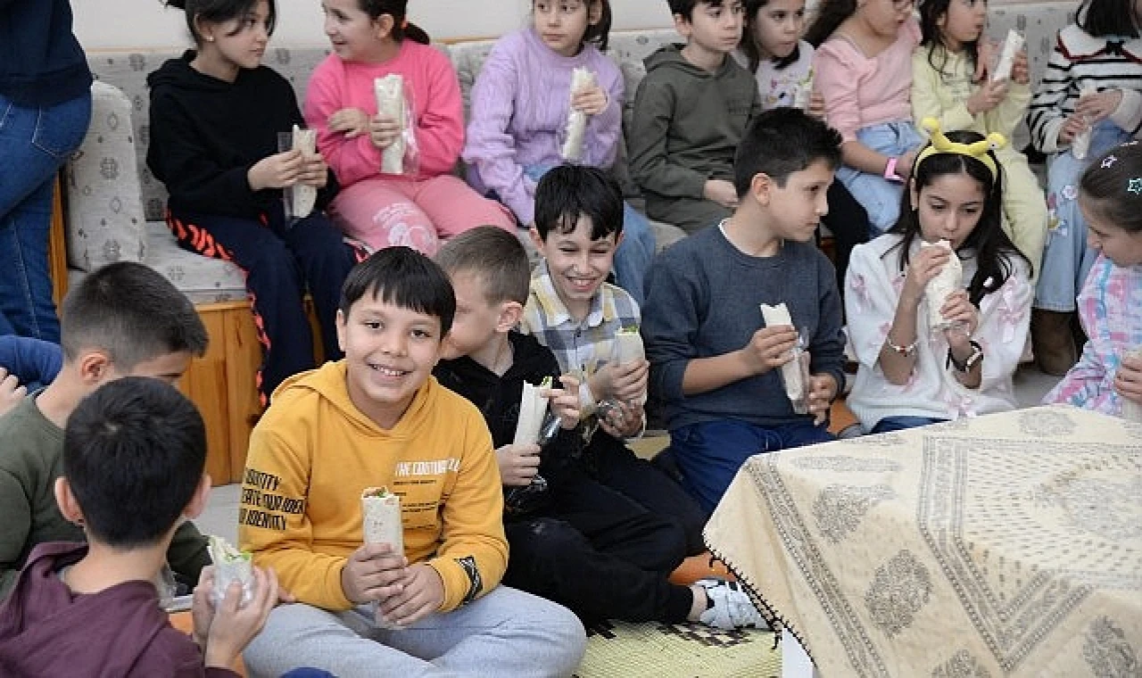 Kahramankazan Güvençli İbrahim Çavuş Mahalle Kültür Evi’nde okulların ara tatile girmesiyle birlikte çocukların sosyalleşirken öğrenmesi için çeşitli etkinlikler düzenlendi. 