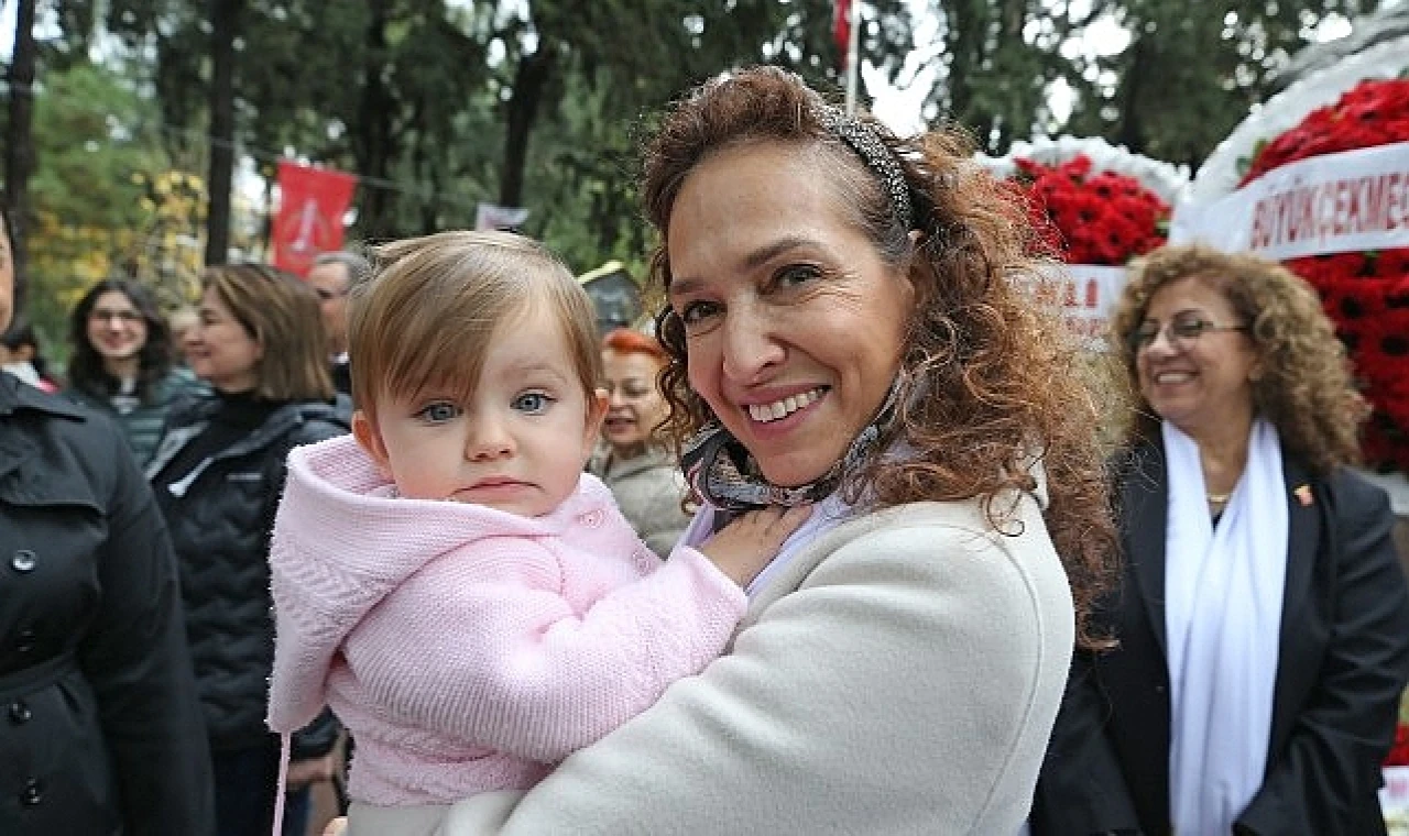 Karşıyaka Belediyesi, İzmir’de ilk olan Karşıyaka95 Projesi ile yeni bebek sahibi olan aileleri yalnız bırakmıyor.
