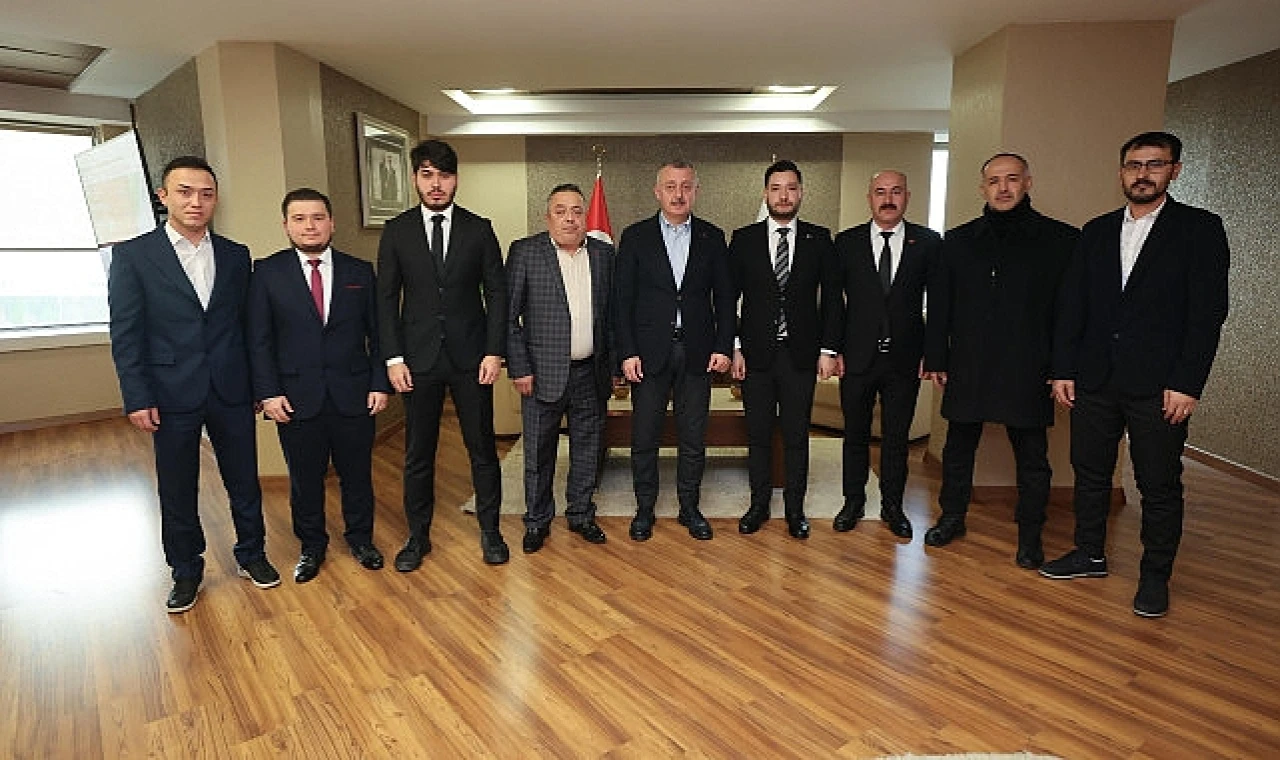 Kocaeli Büyükşehir Belediye Başkanı Doç.Dr.Tahir Büyükakın, sivil toplum kuruluşlarıyla buluşmalarına hız kesmeden devam ediyor