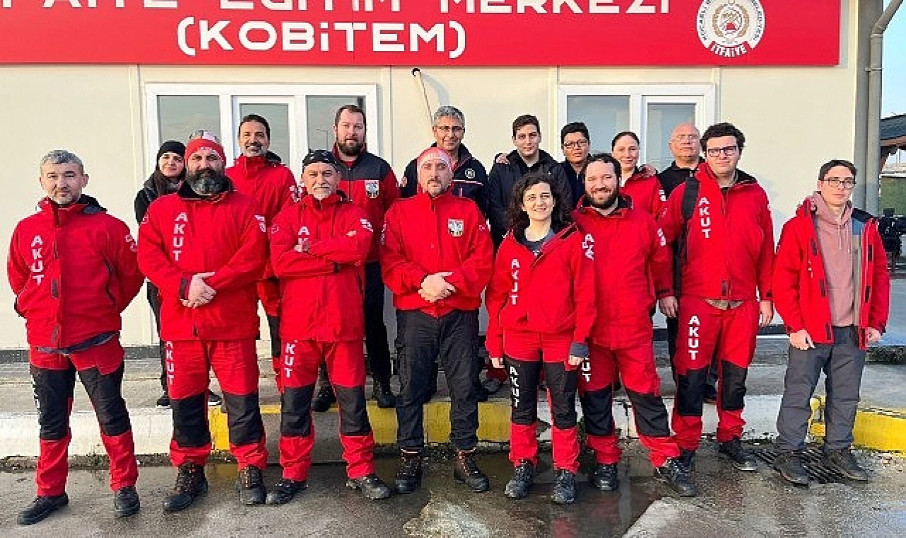 Kocaeli Büyükşehir Belediyesi İtfaiye Dairesi Başkanlığı, olası afet ve yangınlara karşı kurum ve kuruluşlara yönelik eğitimlerine devam ediyor.