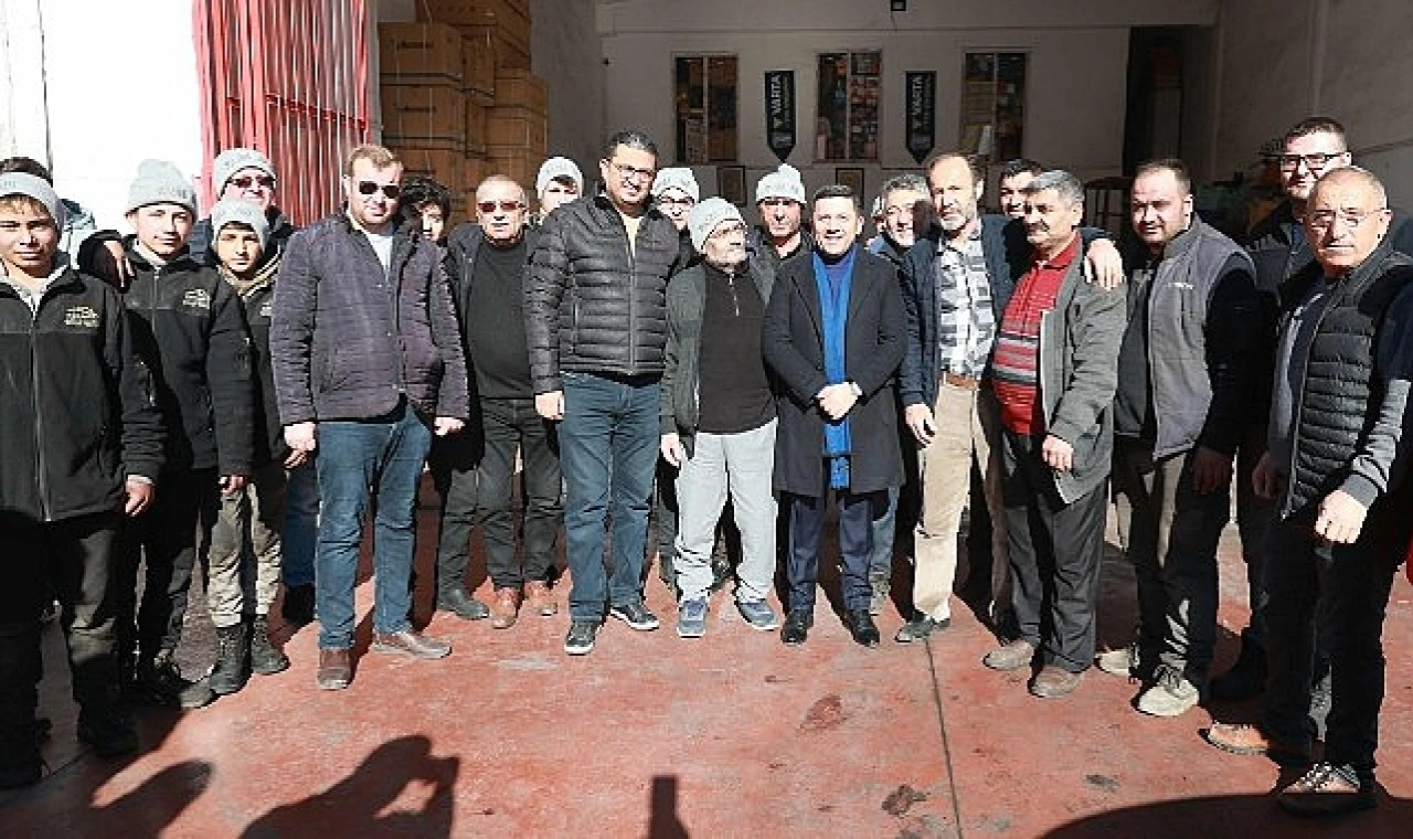 Nevşehir Belediye Başkanı Rasim Arı, Lale Sanayi Sitesi 15. Blok esnafı ile bir araya gelerek kahvaltı yaptı.