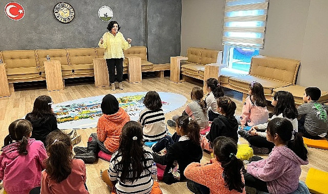 Osmangazi Belediyesi, 7-9 yaş arasındaki çocuklara yönelik ‘Masal Tadında Şiirler’ etkinliği düzenledi. Emek Yetenek Evi’nde gerçekleştirilen etkinlikte,