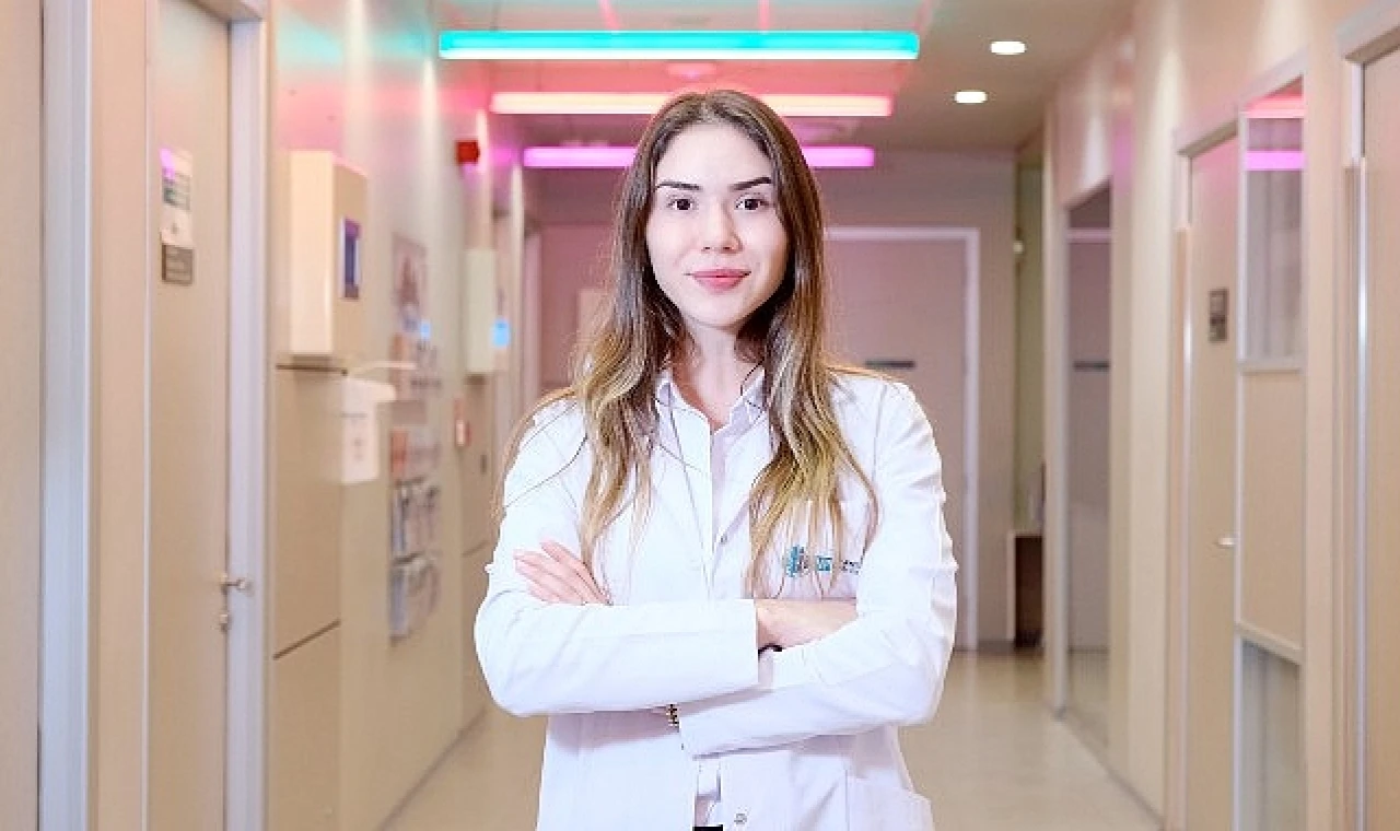 Psikolog Sena Kalaz Güven, ilk adımı atmanın önünde öz-yeterlilik inancı ve sosyal desteğin rolü gibi psikolojik engeller olabileceğini söyledi.