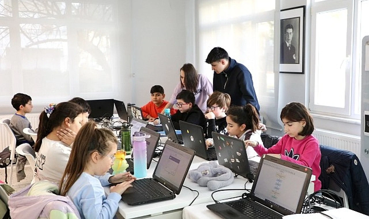 Robotik Kodlama Atölyeleri ile çocukları geleceğe hazırlıyor