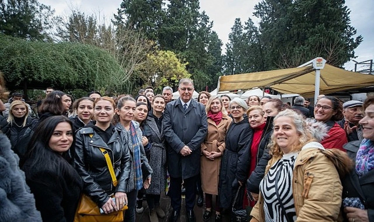 Türkiye Cumhuriyetinin kurucusu Ulu Önder Gazi Mustafa Kemal Atatürk’ün İzmir’e emanet ettiği annesi Zübeyde Hanım, vefatının 102’nci yılında Karşıyaka’daki kabrinin başında anıldı.