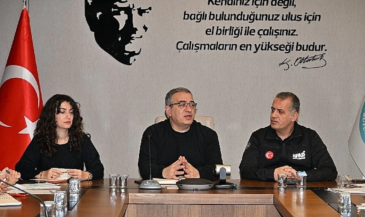 Yaşanabilecek olası afet durumlarına karşı hazırlık olmak amacıyla Manisa Büyükşehir Belediyesi ile Afet ve Acil Durum İl Müdürlüğü toplantı düzenlendi.
