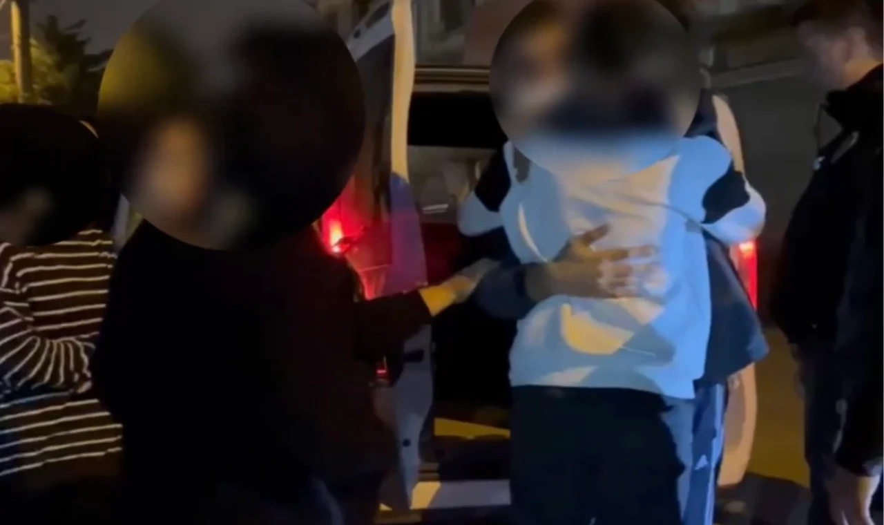 ailesiyle vedalaşıp polise teslim oldu