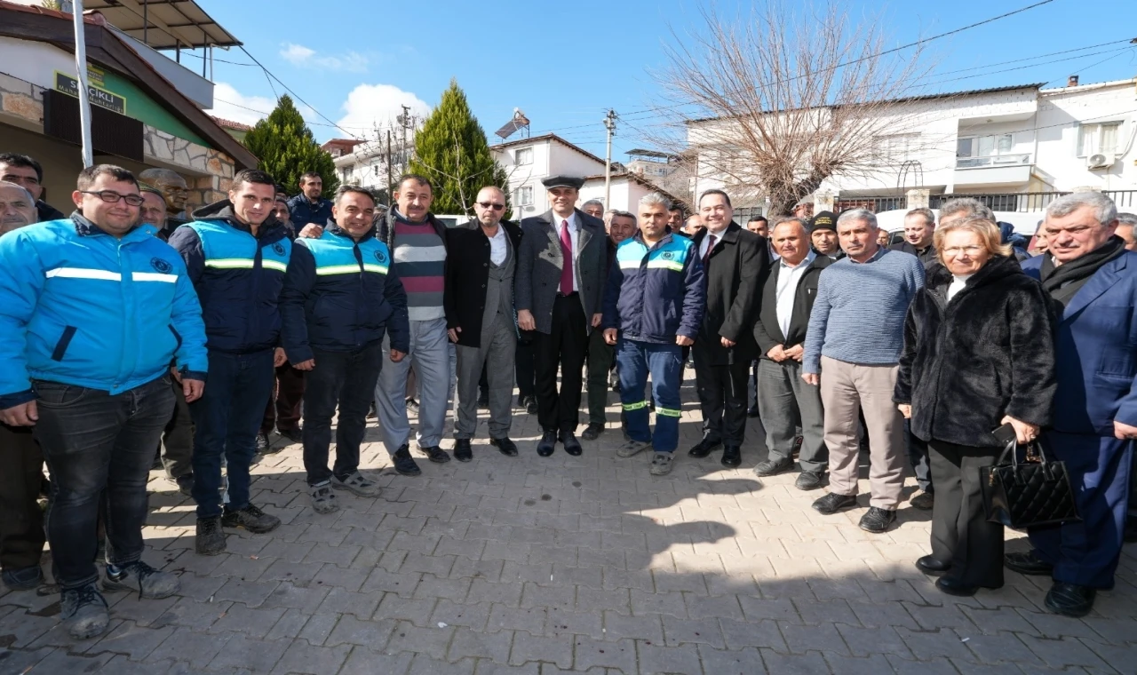 Akhisar İlçesi Selçikli Mahallesi’nin yaklaşık 50 yıldır süregelen su sorununun çözülmesinin ardından mahalleye bir ziyaret gerçekleştirdi. 