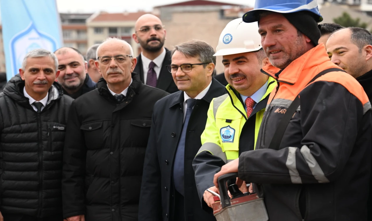 Bursa Yıldırım’da 1.etap kentsel dönüşüm projesi’nin temelini düzenlenen tören ile attı.
