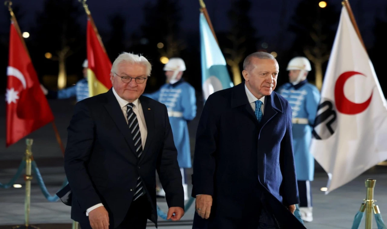 Cumhurbaşkanı Frank-Walter Steinmeier ile Cumhurbaşkanlığı Külliyesi'nde bir araya geldi.