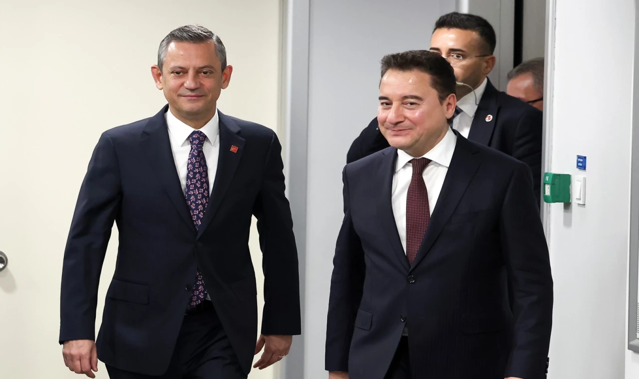 DEVA Partisi Genel Başkanı Ali Babacan, birlikte yaptıkları basın açıklamasında ülkenin sahici gündeminin geçim sıkıntısı olduğunu belirtti.