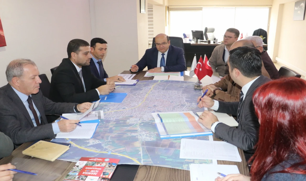 Doç. Dr. Özgür Avşar, Akhisar’ı ziyaret ederek ilçe genelinde yürütülen çalışmaları yerinde inceledi.