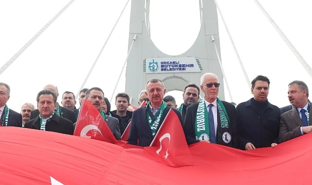 Doç.Dr.Tahir Büyükakın, “Ecdadımızın verdiği mücadeleyi unutmayacak, milli şuurumuzu daima koruyacağız” dedi.