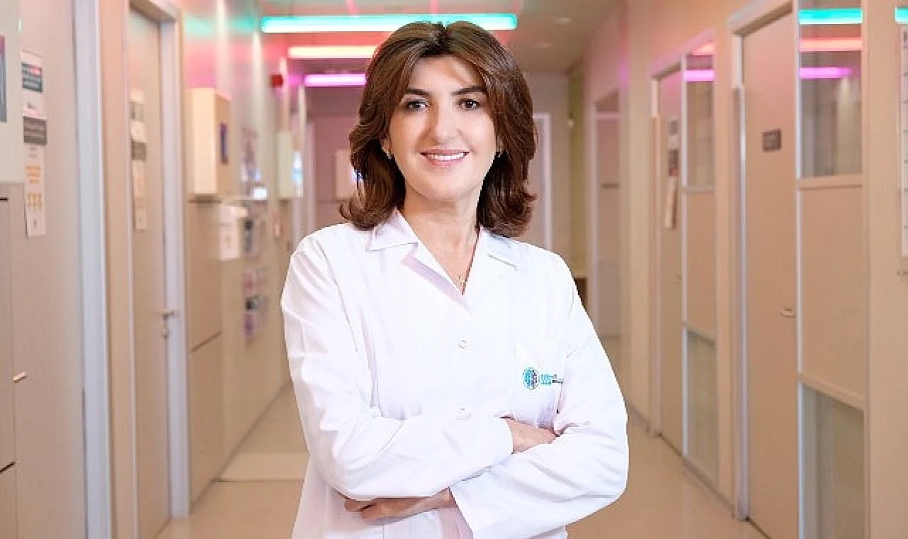 Dr. Dilek Leyla Mamçu,  bağışıklık sistemi zayıf bireylerin erken belirtileri fark ettiklerinde doktora başvurmaları gerektiğinin altını çizdi.