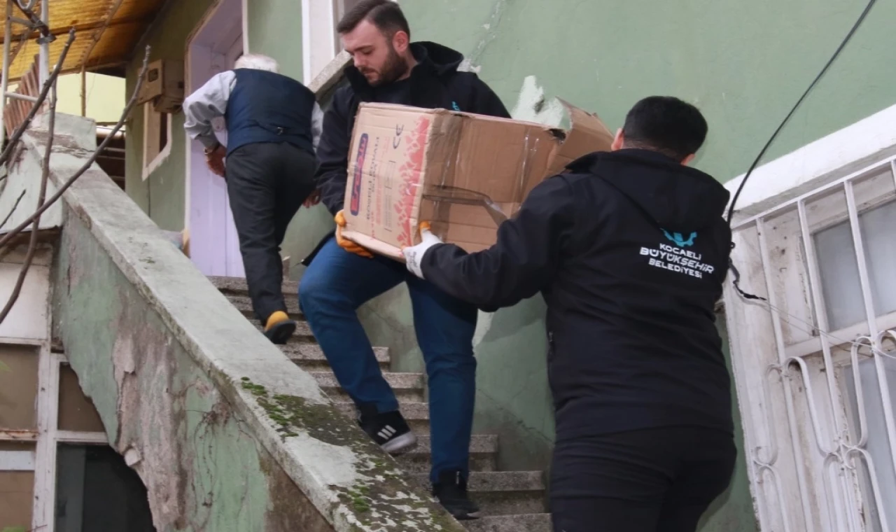 Dr. Tahir Büyükakın, her yıl kış aylarında gerçekleştirilen doğalgaz ve yakacak yardımlarının bu dönemde de devam ettiğini duyurdu.