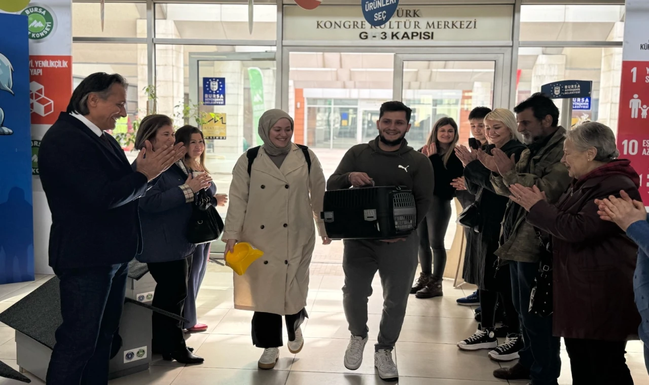 ‘Dünya Kediler Günü’nde düzenlenen etkinlikle can dostları yeni yuvalarına kavuştu.