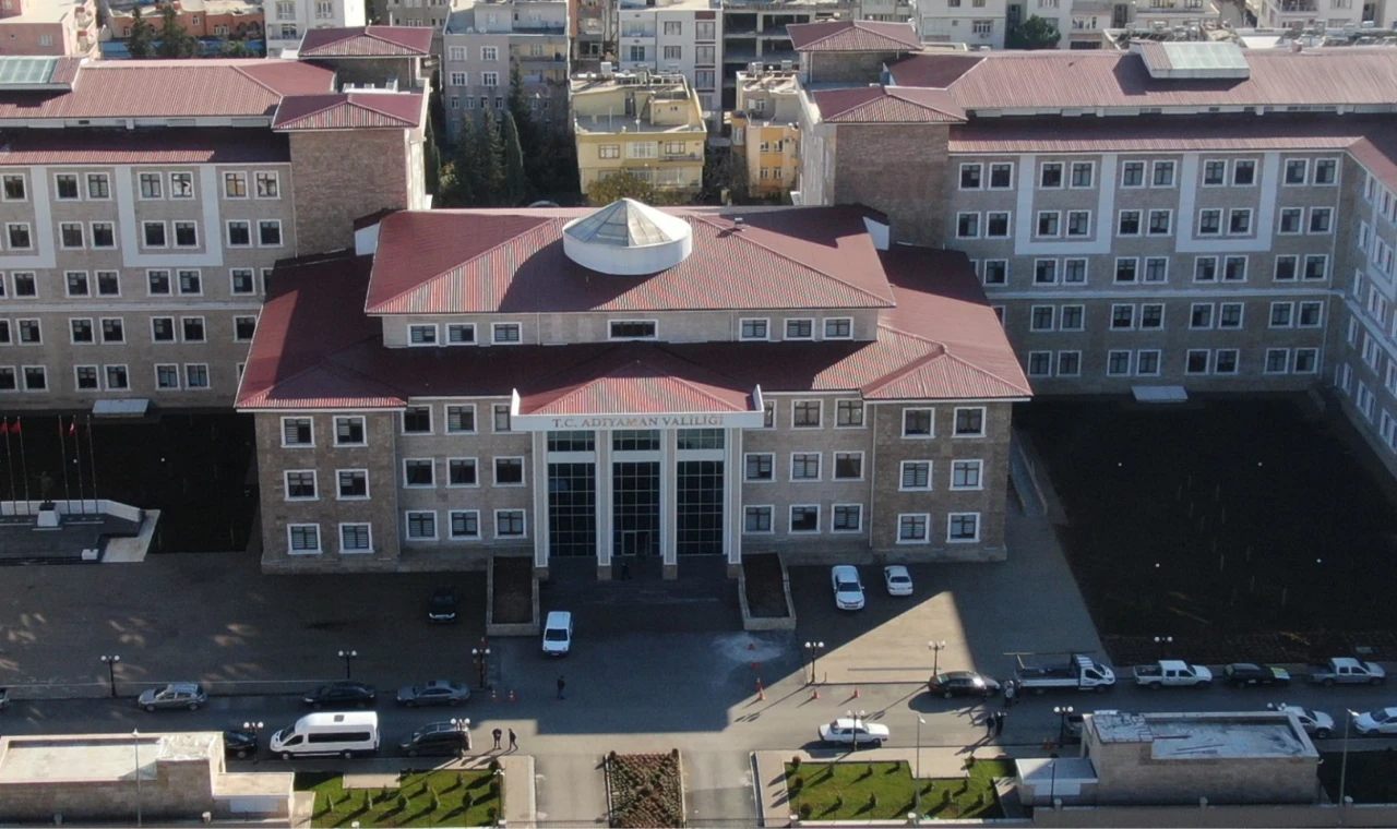 ilk ve orta dereceli okullarda eğitime bir gün ara verildi