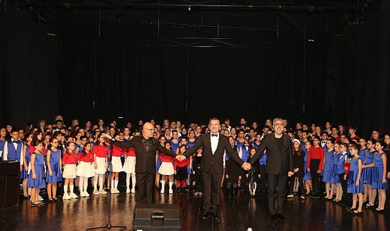 (KKTC) çocuk ve gençlerden oluşan korolar izleyicilere unutulmaz bir gece yaşattı.