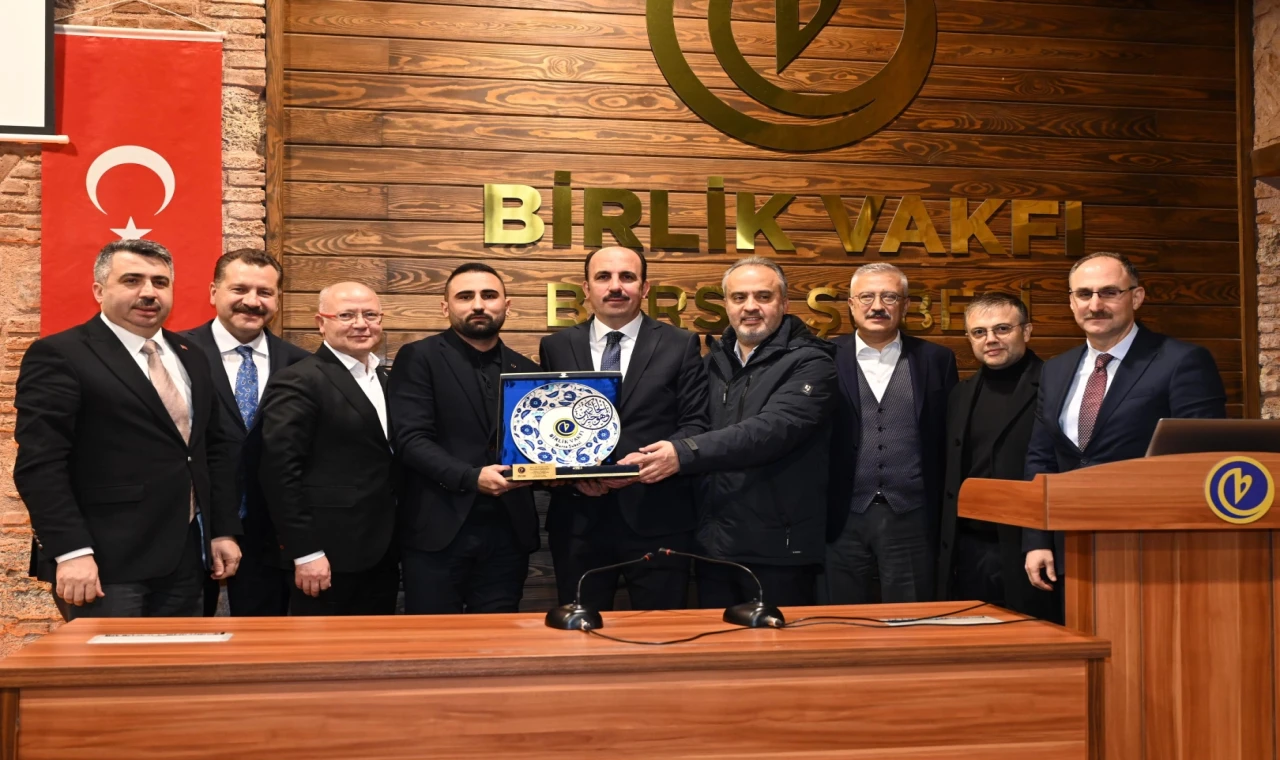 Konya’daki şehircilik faaliyetlerini ve yurt dışı çalışmalarını anlattı.