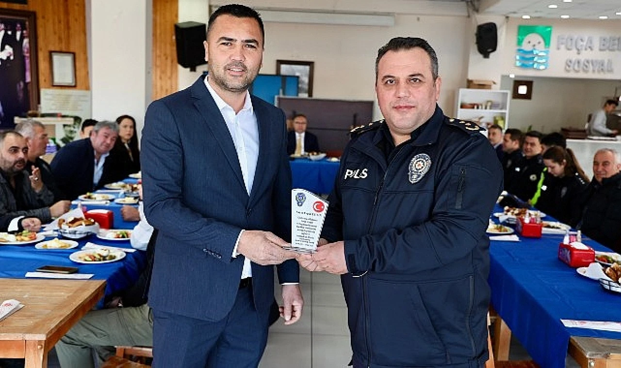 Uğurlama programında ilçe protokolü ile birlikte esnaf ve bazı vatandaşlarda hazır bulundu.