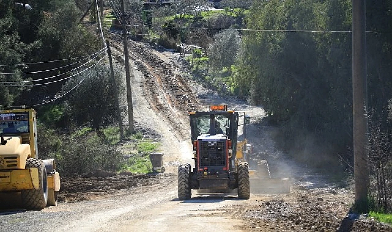 Ula İlçesi Ataköy Mahallesi Zeytinbeleni yolunda konforlu bir ulaşım sağlamak amacıyla yol yapım çalışmalarına başladı.