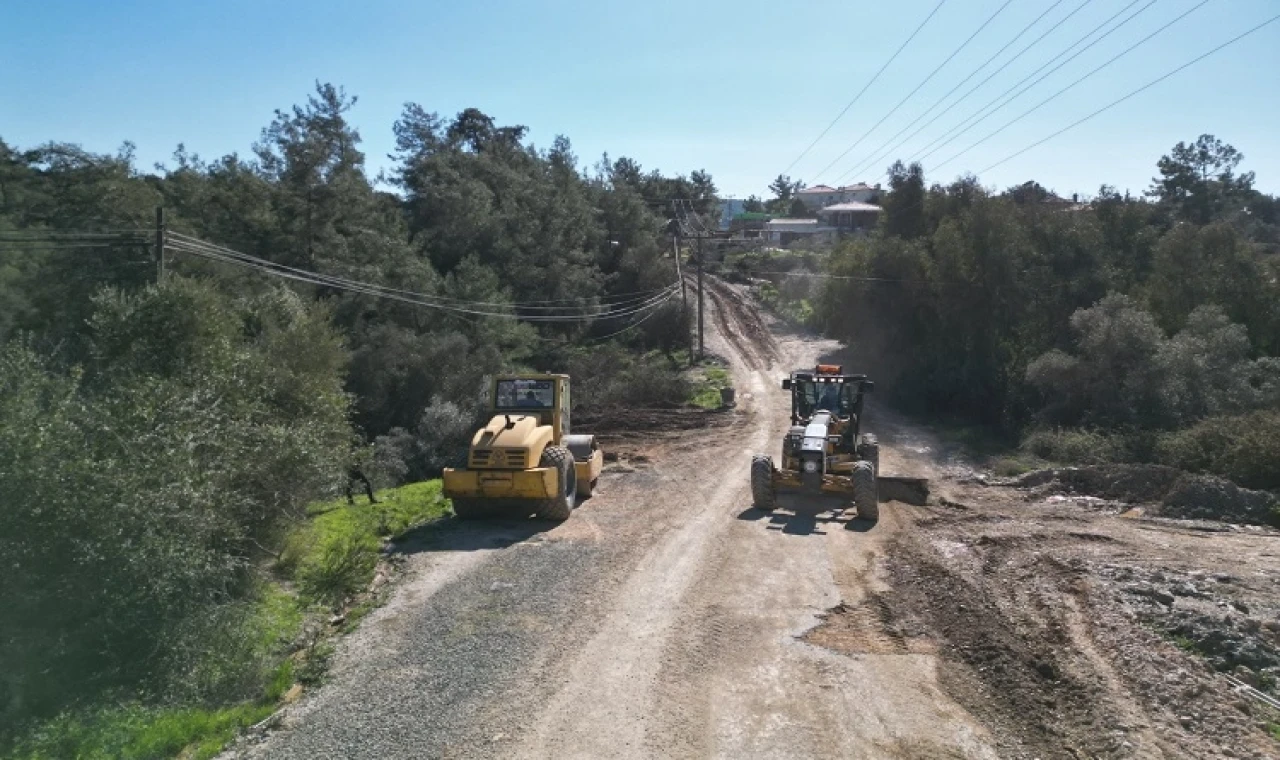 yol yapım çalışmalarına başladı.