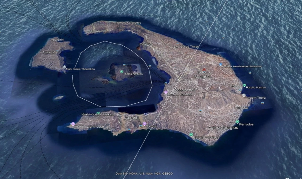 Yunanistan adası Santorini'de OHAL ilan edildi.