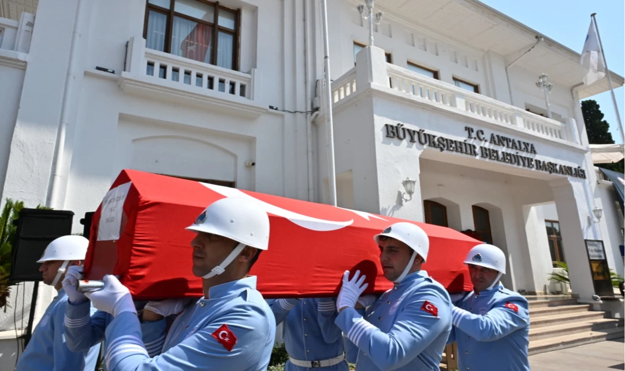 Antalya’da eski başkan son yolculuğuna uğurlandı!
