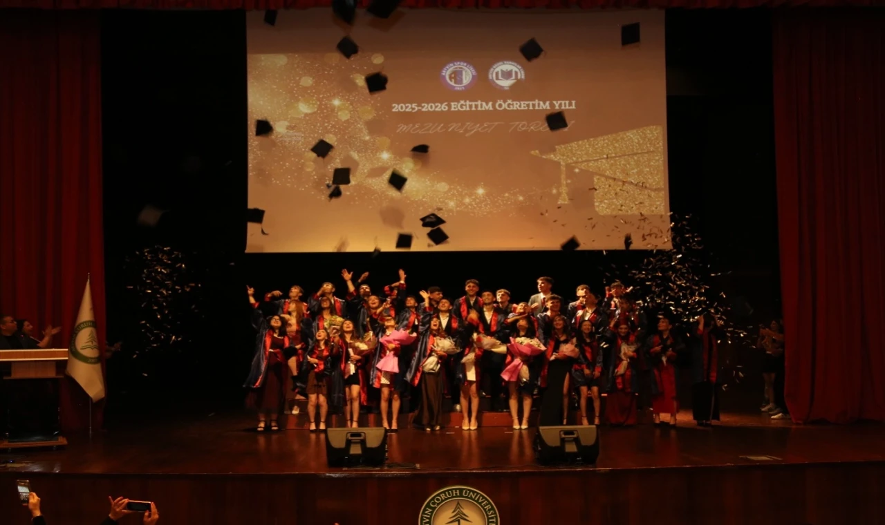 Artvin’de mezuniyet coşkusu