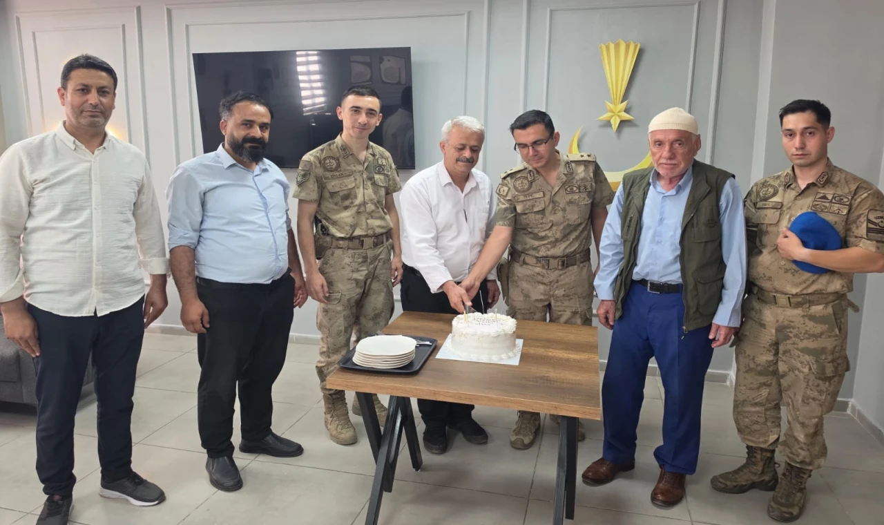 Batman Sason’da şehit ailelerinden Jandarma’ya anlamlı ziyaret